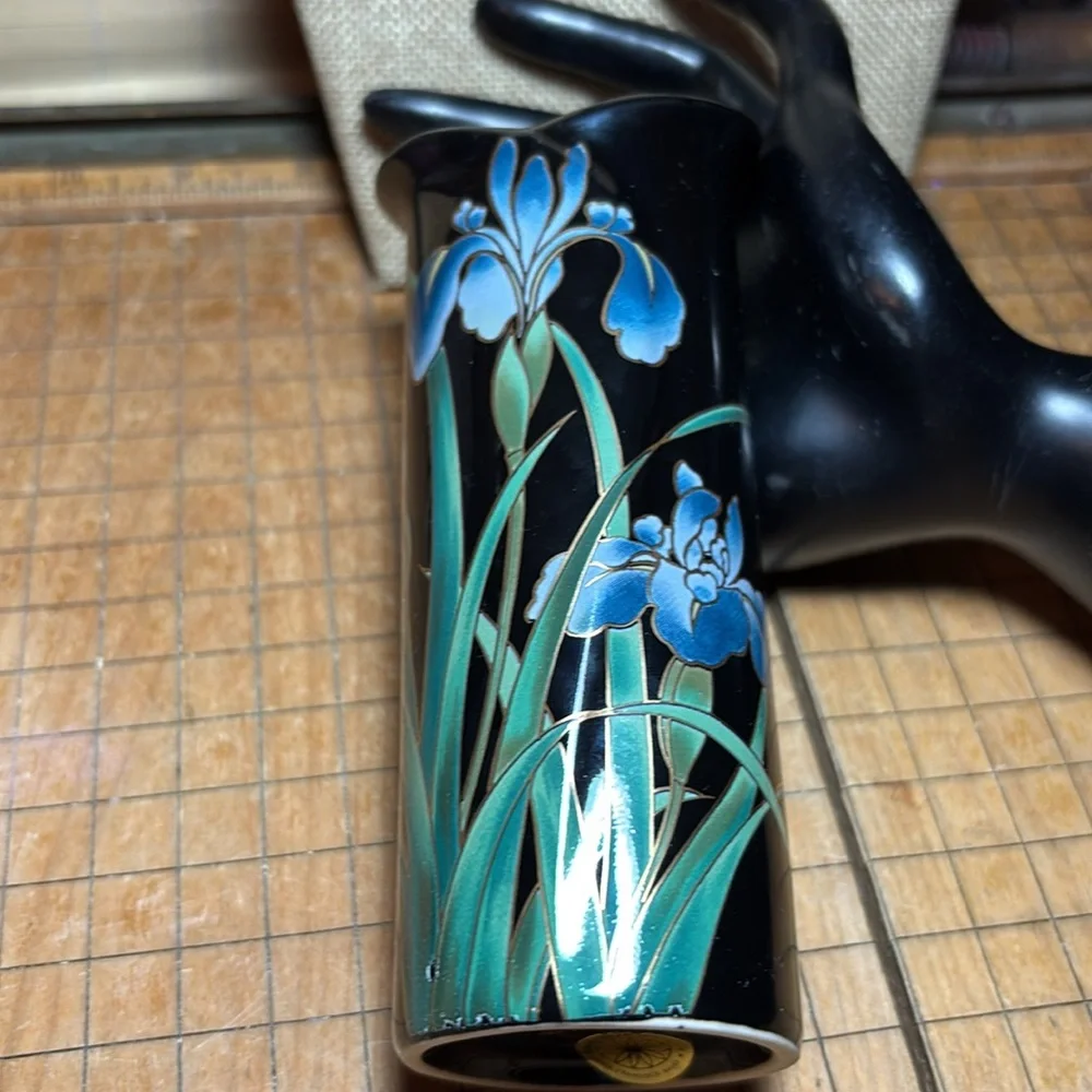 Black Onyx San Francisco Black Ceramic Vase w Blue Iris Design GUC 6”Hx2 5/8”D - Picture 17 of 17